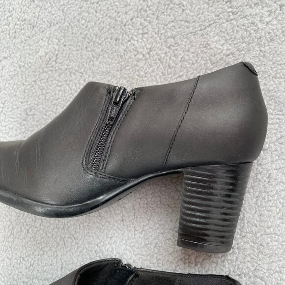 Clarks Collection Black Leather Buckle Ankle Boots Booties Sz 7 - Picture 14 of 16